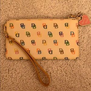 NWOT Dooney And Bourke wristlet